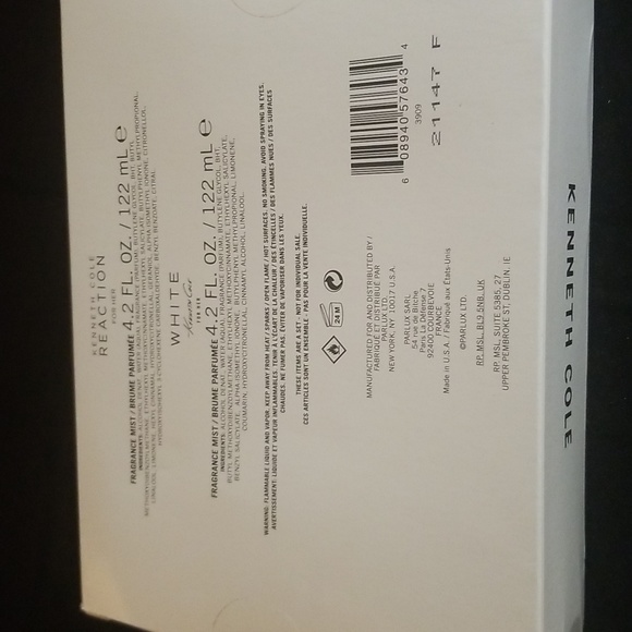 Kenneth Cole Reaction for Her fragrance mist gift package - Picture 6 of 12